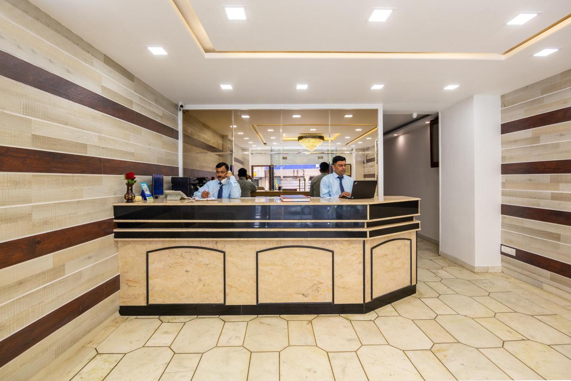 Rahul Palace By Golden Tree Near Metro Station And Ajmal Khan Market Nowe Delhi Zewnętrze zdjęcie