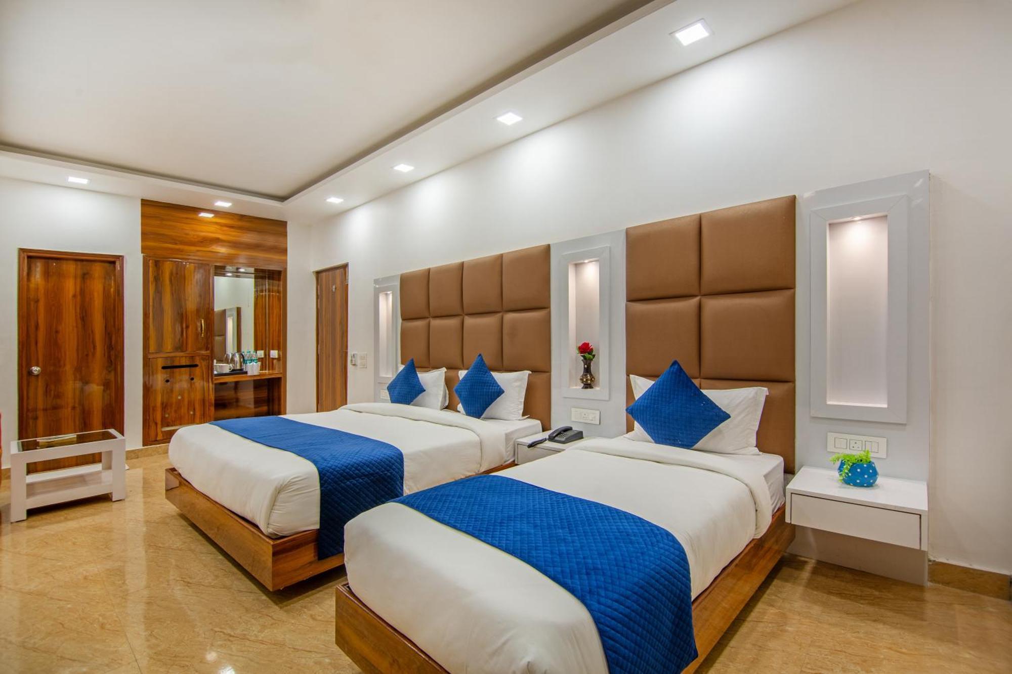 Rahul Palace By Golden Tree Near Metro Station And Ajmal Khan Market Nowe Delhi Zewnętrze zdjęcie