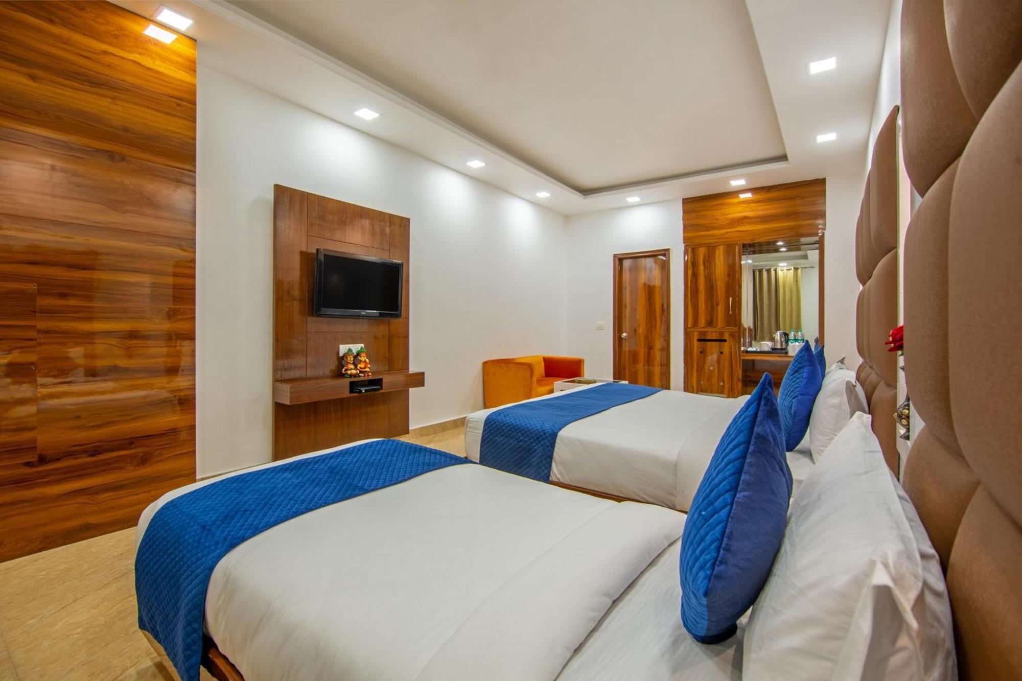 Rahul Palace By Golden Tree Near Metro Station And Ajmal Khan Market Nowe Delhi Zewnętrze zdjęcie