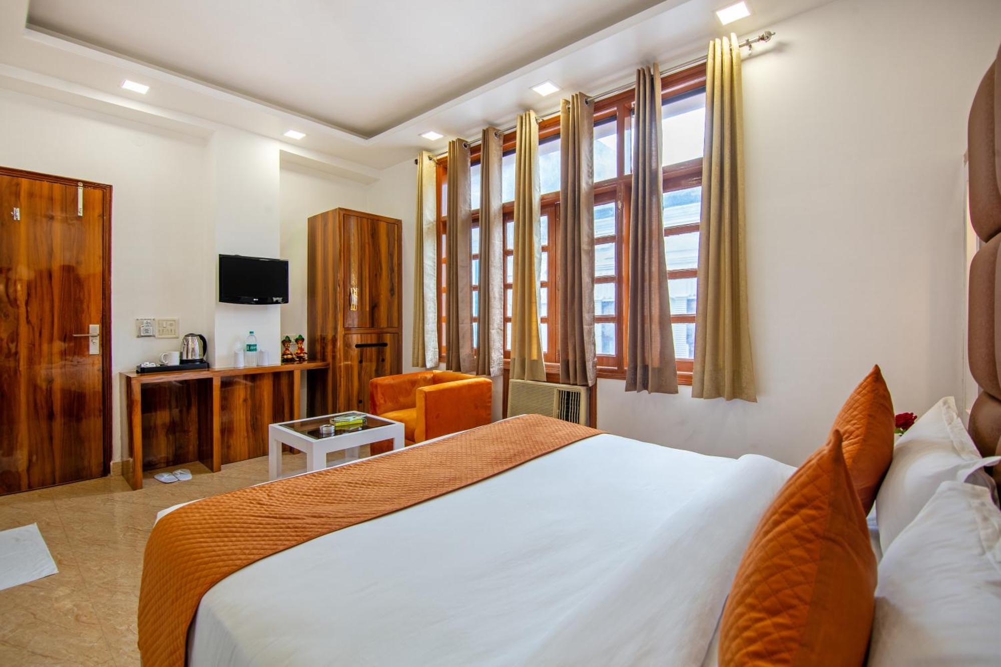 Rahul Palace By Golden Tree Near Metro Station And Ajmal Khan Market Nowe Delhi Zewnętrze zdjęcie