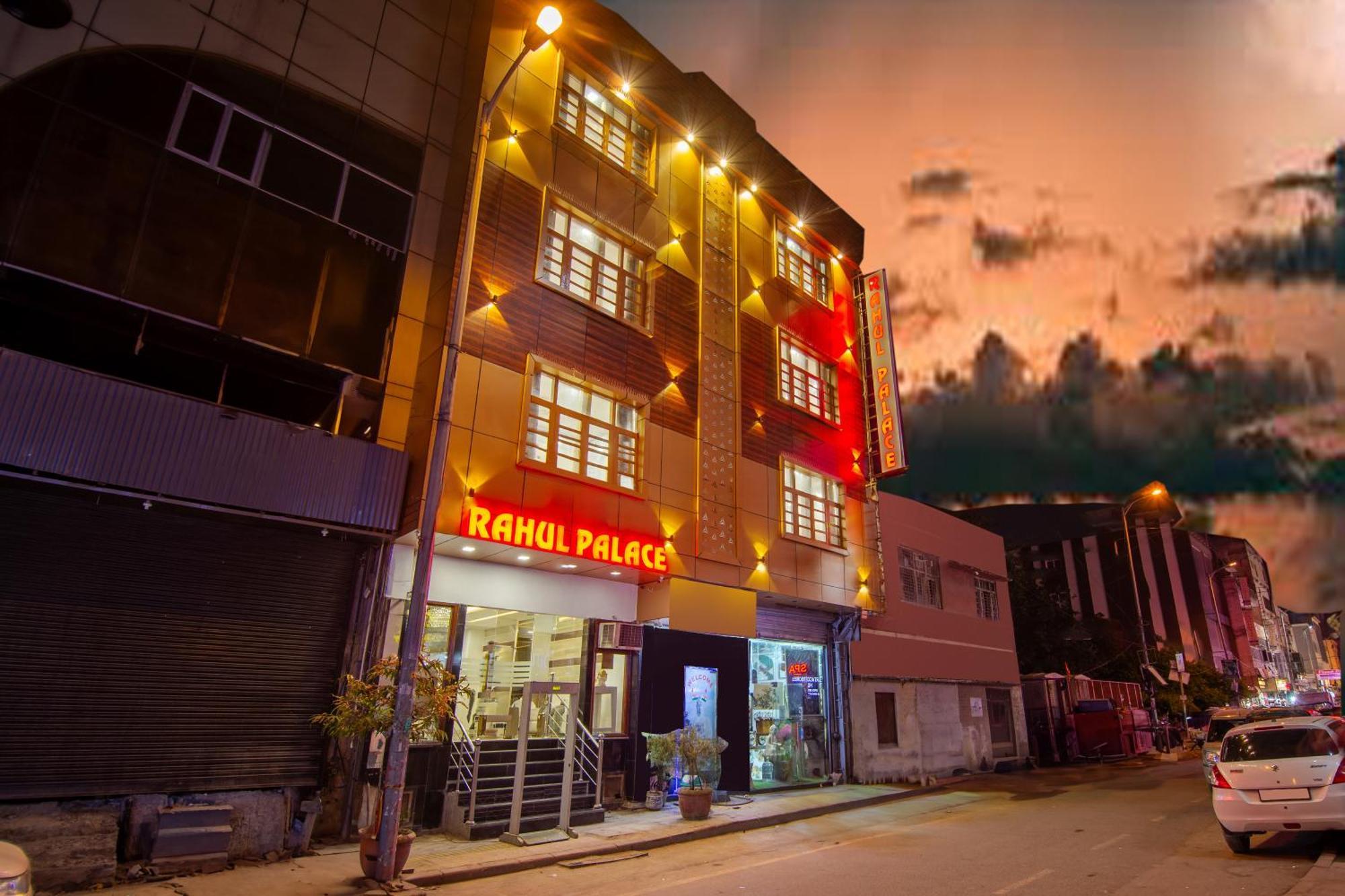 Rahul Palace By Golden Tree Near Metro Station And Ajmal Khan Market Nowe Delhi Zewnętrze zdjęcie