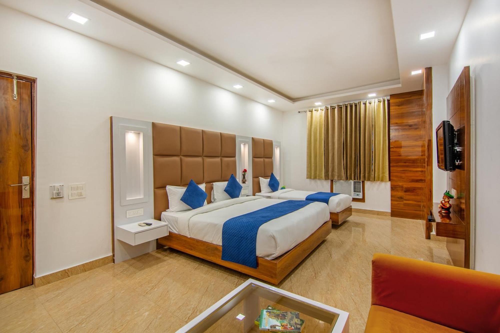 Rahul Palace By Golden Tree Near Metro Station And Ajmal Khan Market Nowe Delhi Zewnętrze zdjęcie