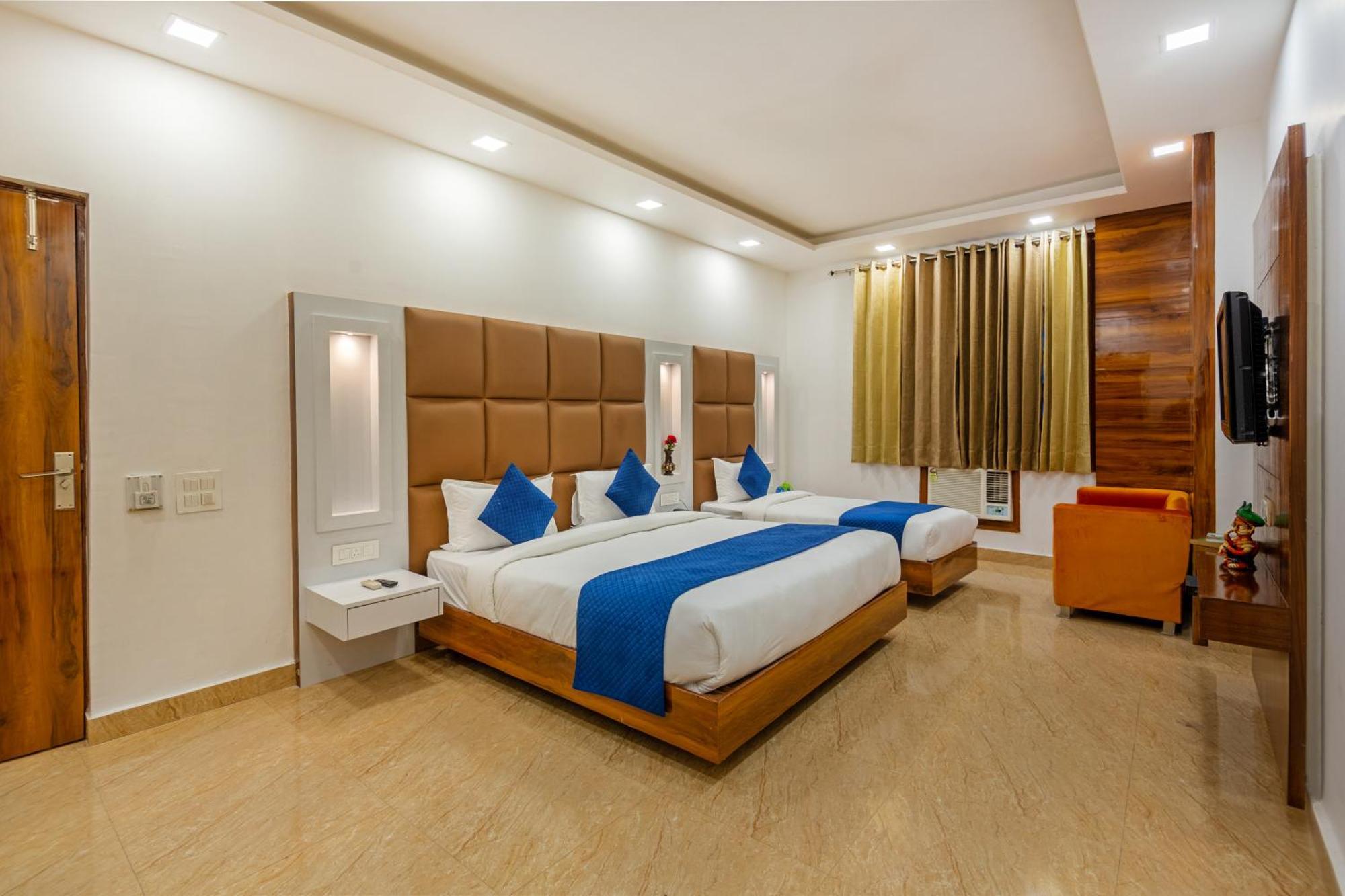 Rahul Palace By Golden Tree Near Metro Station And Ajmal Khan Market Nowe Delhi Zewnętrze zdjęcie