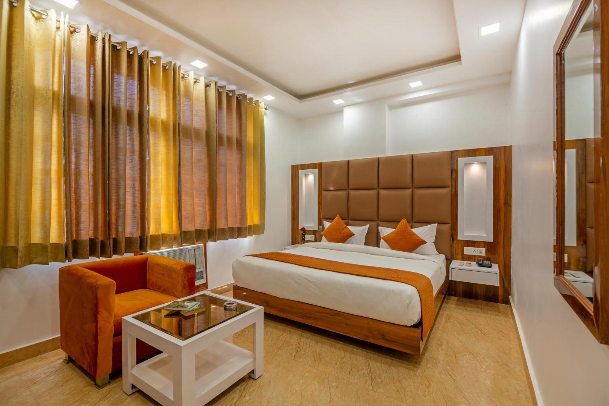 Rahul Palace By Golden Tree Near Metro Station And Ajmal Khan Market Nowe Delhi Zewnętrze zdjęcie
