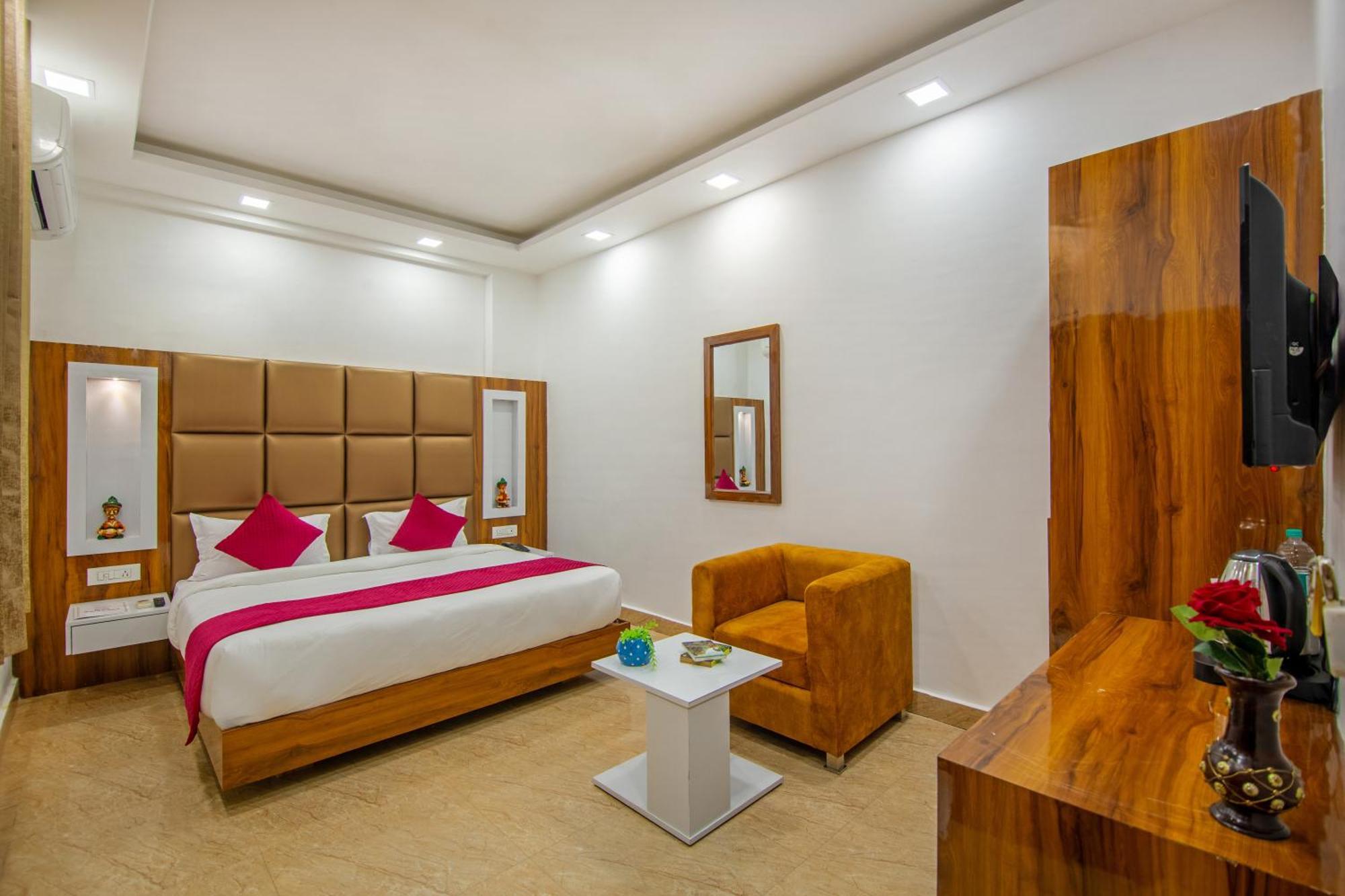 Rahul Palace By Golden Tree Near Metro Station And Ajmal Khan Market Nowe Delhi Zewnętrze zdjęcie