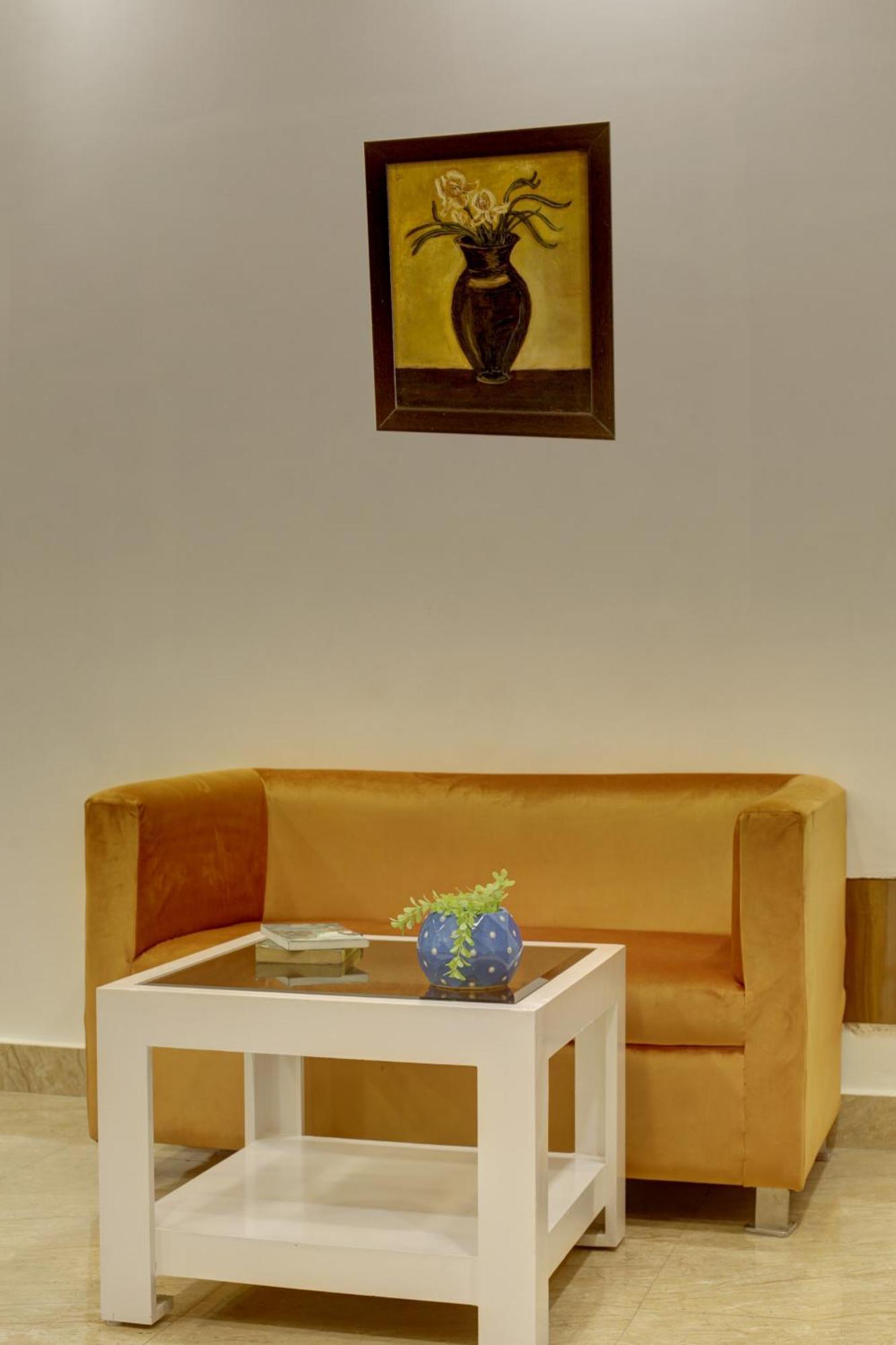Rahul Palace By Golden Tree Near Metro Station And Ajmal Khan Market Nowe Delhi Zewnętrze zdjęcie