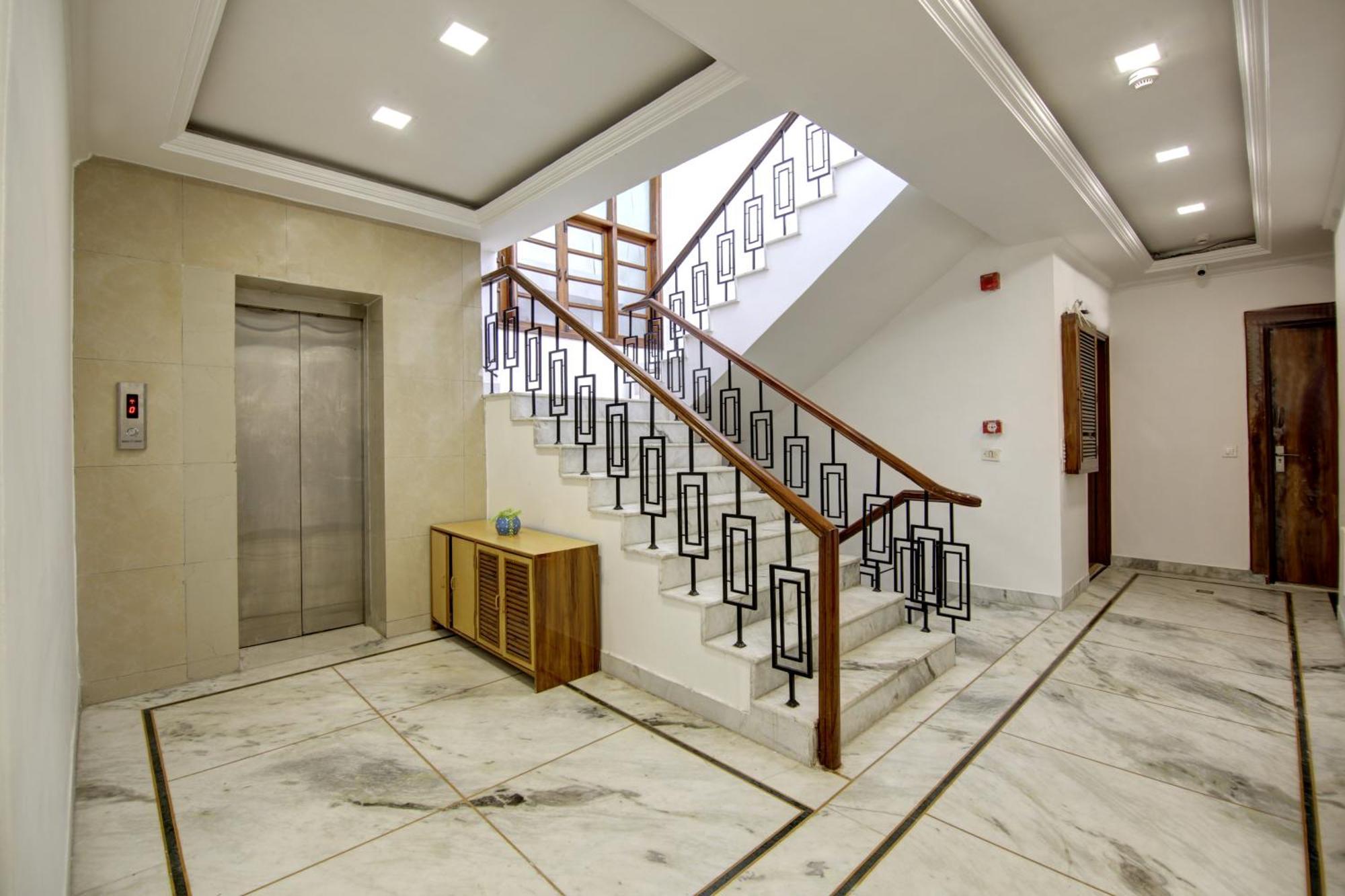 Rahul Palace By Golden Tree Near Metro Station And Ajmal Khan Market Nowe Delhi Zewnętrze zdjęcie