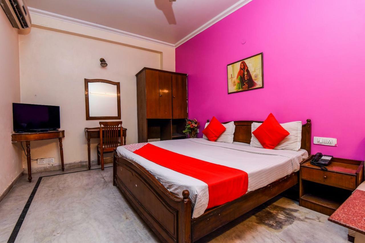 Rahul Palace By Golden Tree Near Metro Station And Ajmal Khan Market Nowe Delhi Zewnętrze zdjęcie