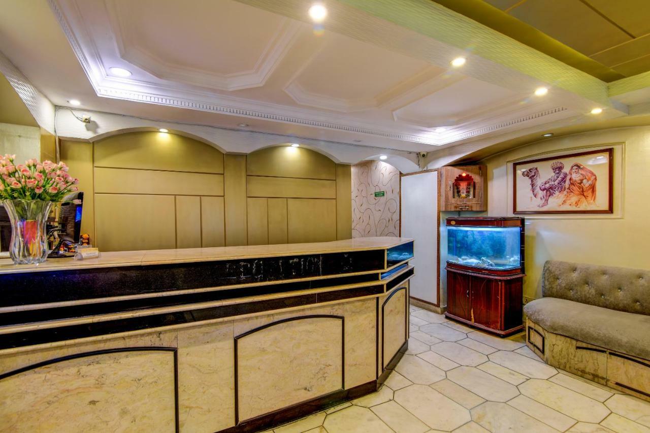 Rahul Palace By Golden Tree Near Metro Station And Ajmal Khan Market Nowe Delhi Zewnętrze zdjęcie