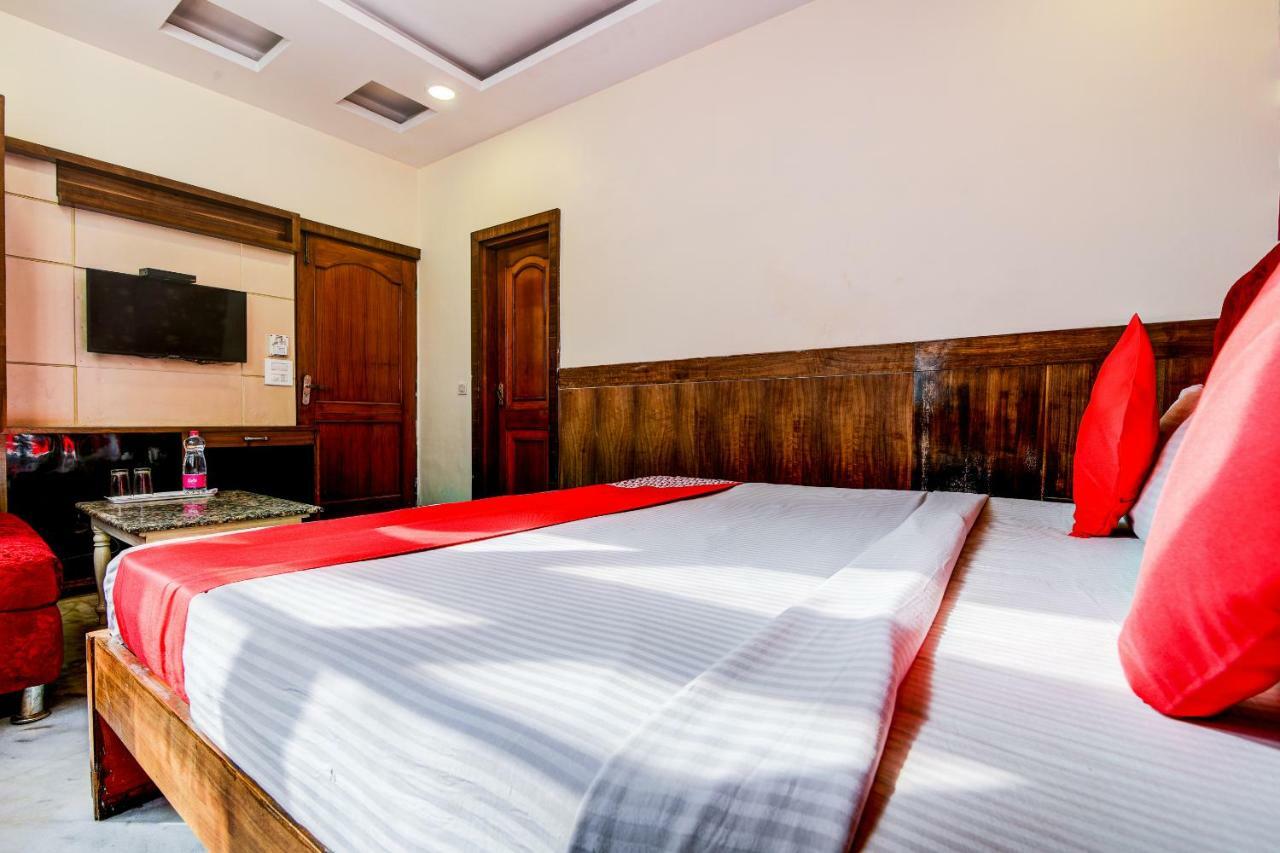 Rahul Palace By Golden Tree Near Metro Station And Ajmal Khan Market Nowe Delhi Zewnętrze zdjęcie