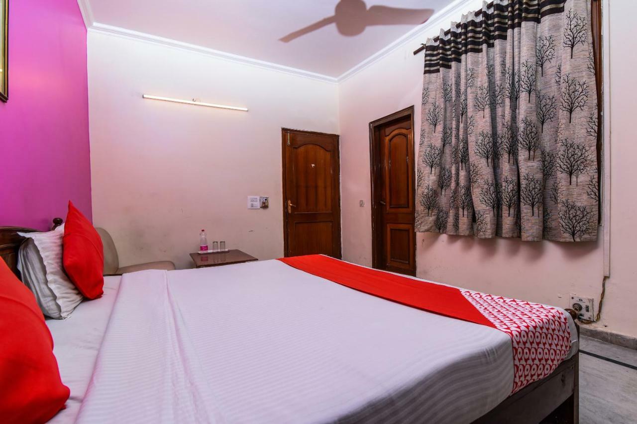 Rahul Palace By Golden Tree Near Metro Station And Ajmal Khan Market Nowe Delhi Zewnętrze zdjęcie