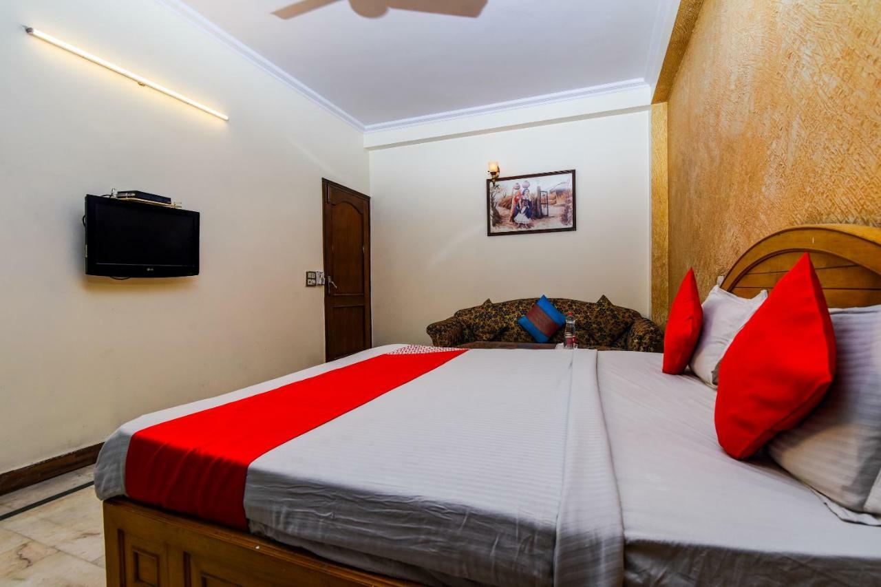 Rahul Palace By Golden Tree Near Metro Station And Ajmal Khan Market Nowe Delhi Zewnętrze zdjęcie