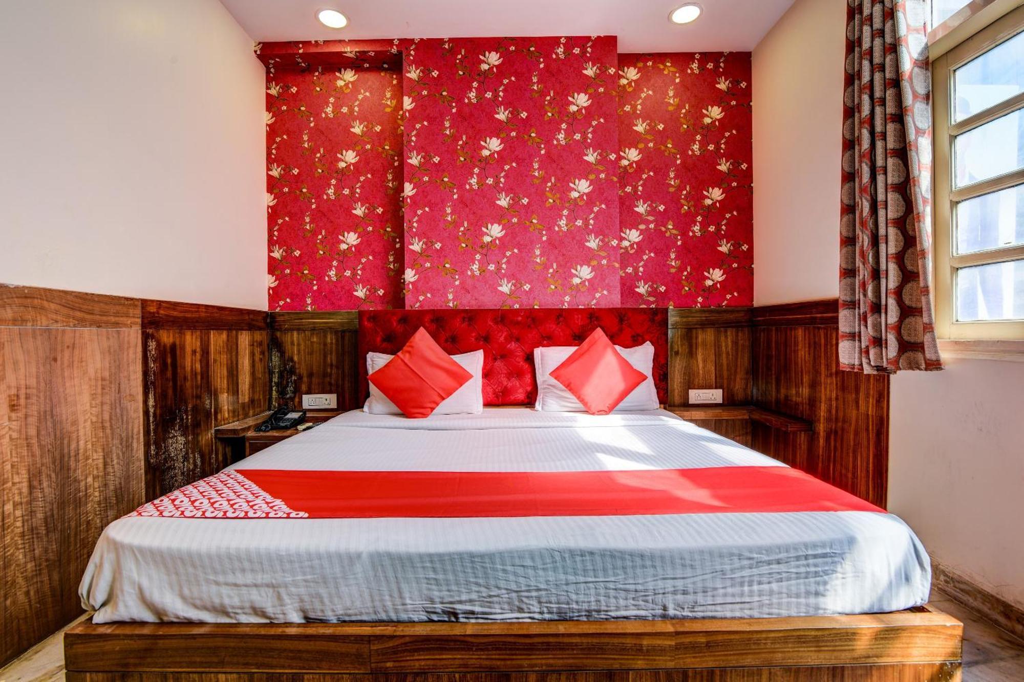 Rahul Palace By Golden Tree Near Metro Station And Ajmal Khan Market Nowe Delhi Zewnętrze zdjęcie