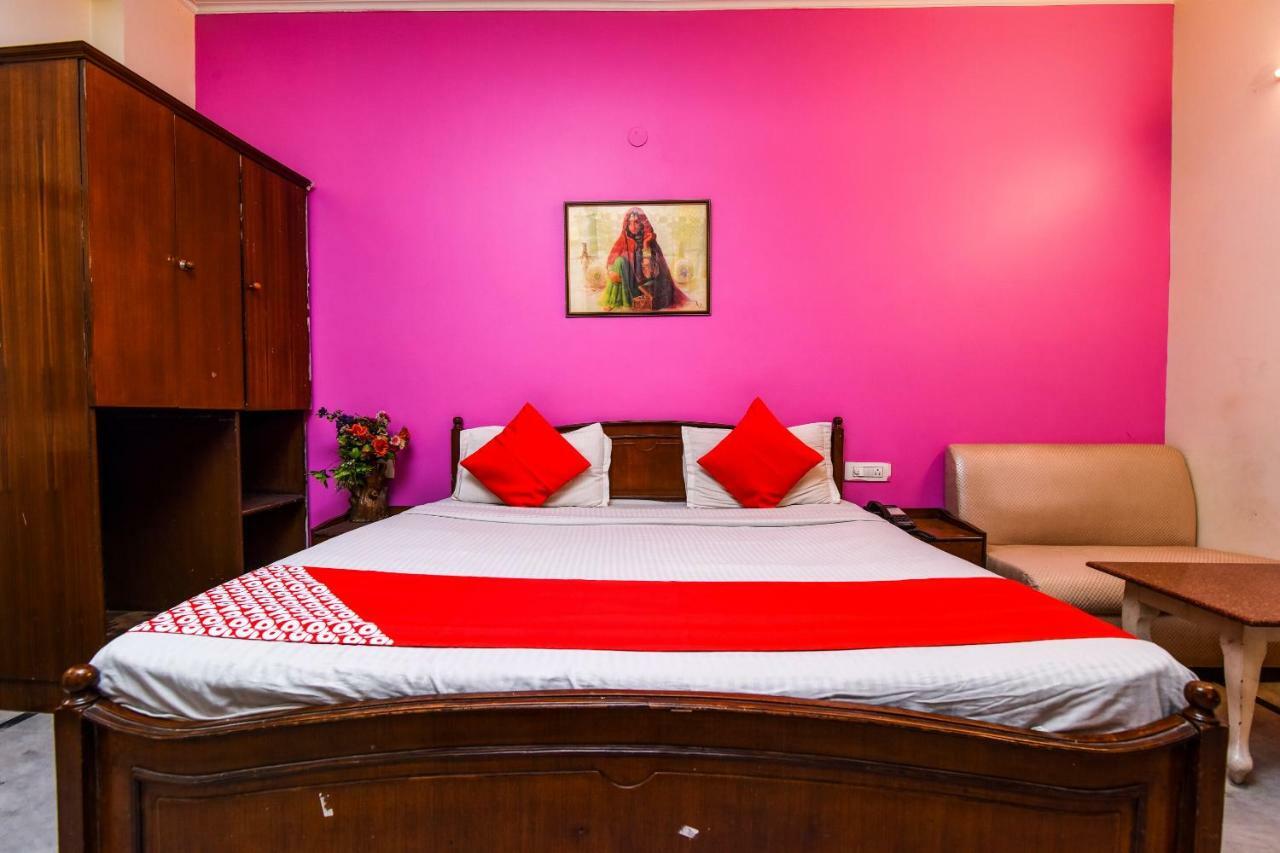 Rahul Palace By Golden Tree Near Metro Station And Ajmal Khan Market Nowe Delhi Zewnętrze zdjęcie