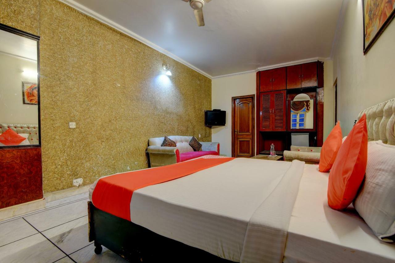 Rahul Palace By Golden Tree Near Metro Station And Ajmal Khan Market Nowe Delhi Zewnętrze zdjęcie