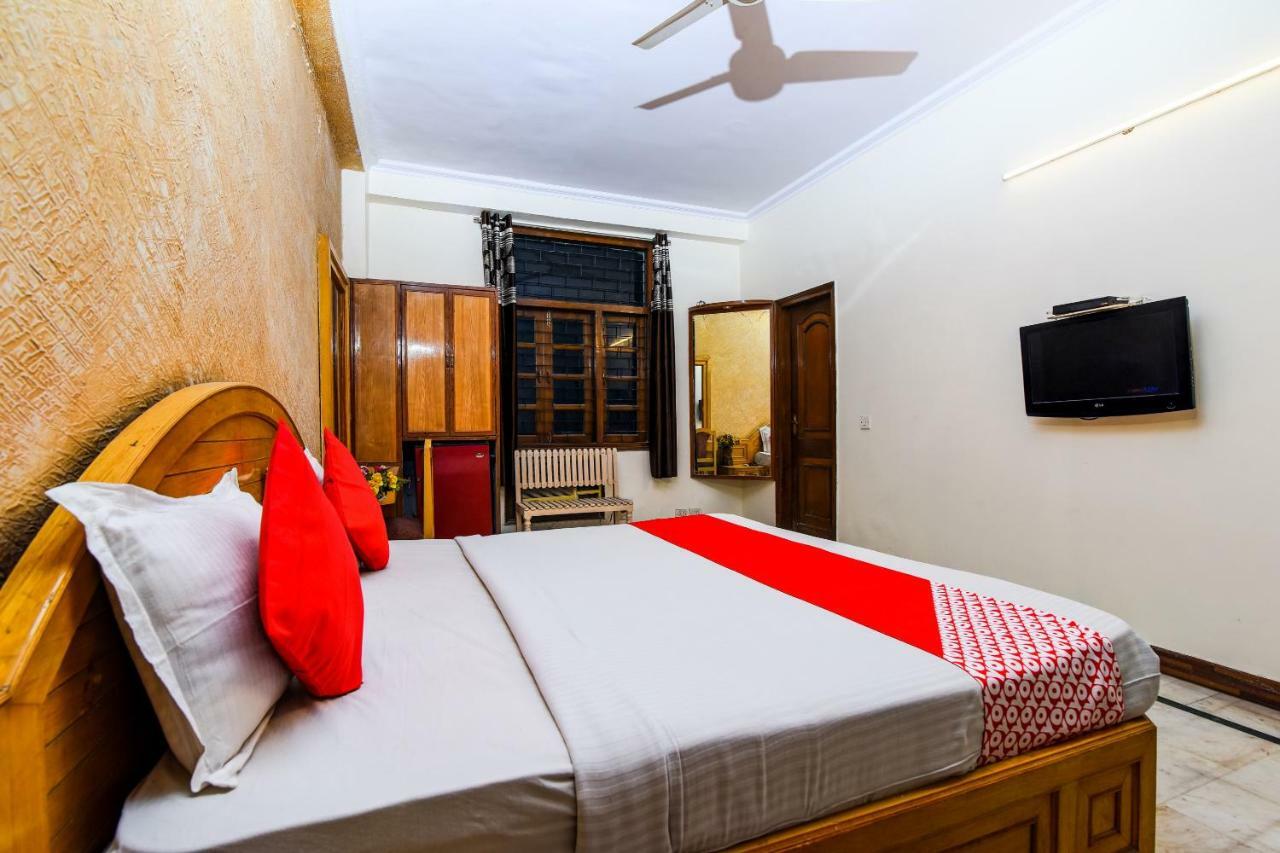 Rahul Palace By Golden Tree Near Metro Station And Ajmal Khan Market Nowe Delhi Zewnętrze zdjęcie