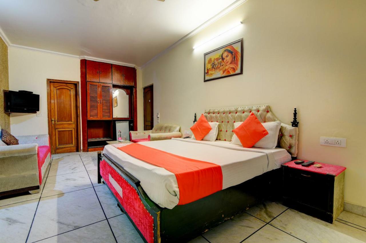 Rahul Palace By Golden Tree Near Metro Station And Ajmal Khan Market Nowe Delhi Zewnętrze zdjęcie